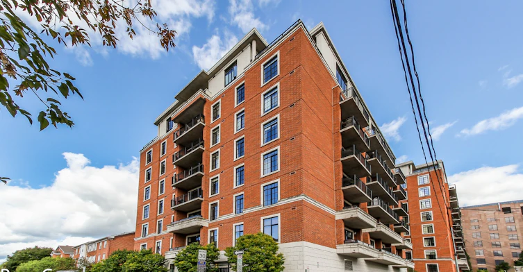 327 Breezehill Avenue South, Ottawa, ON, K1Y 1R6 - 2