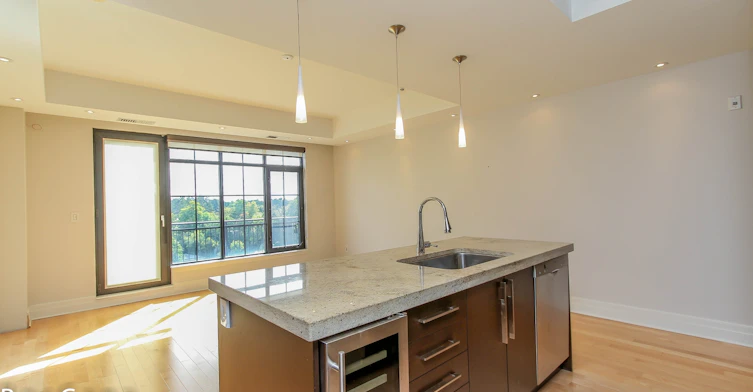 327 Breezehill Avenue South, Ottawa, ON, K1Y 1R6 - 12