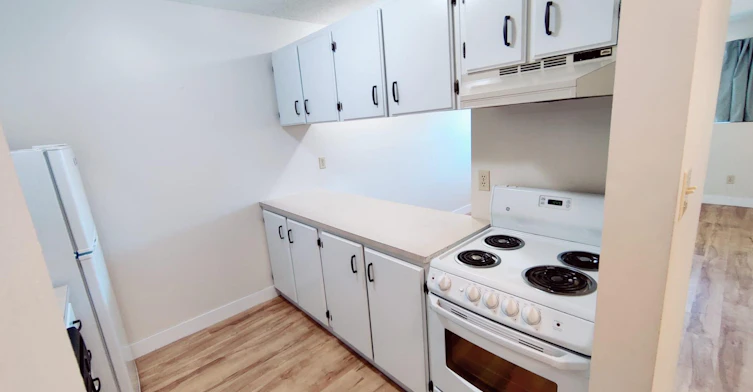 2320 South , Penticton, BC, V2A 5H9 - 5