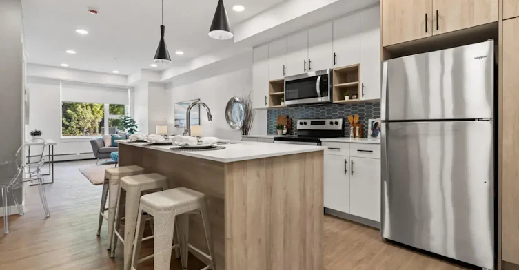 10024 142 Street NW, Edmonton, AB, T5N 2N5