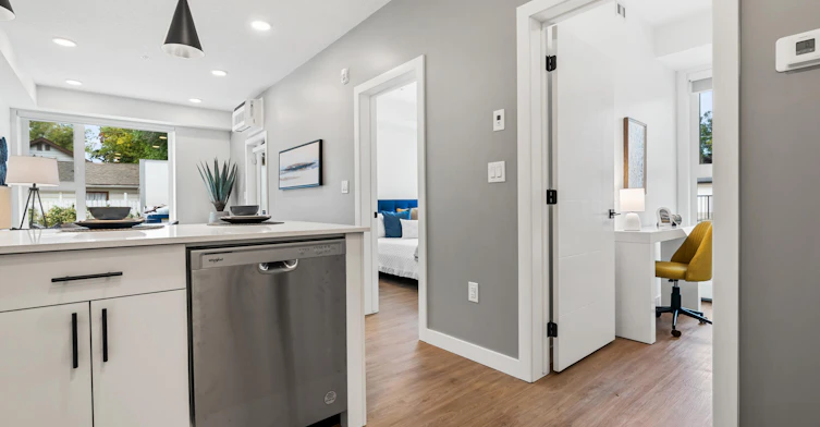 10024 142 Street NW, Edmonton, AB, T5N 2N5 - 9