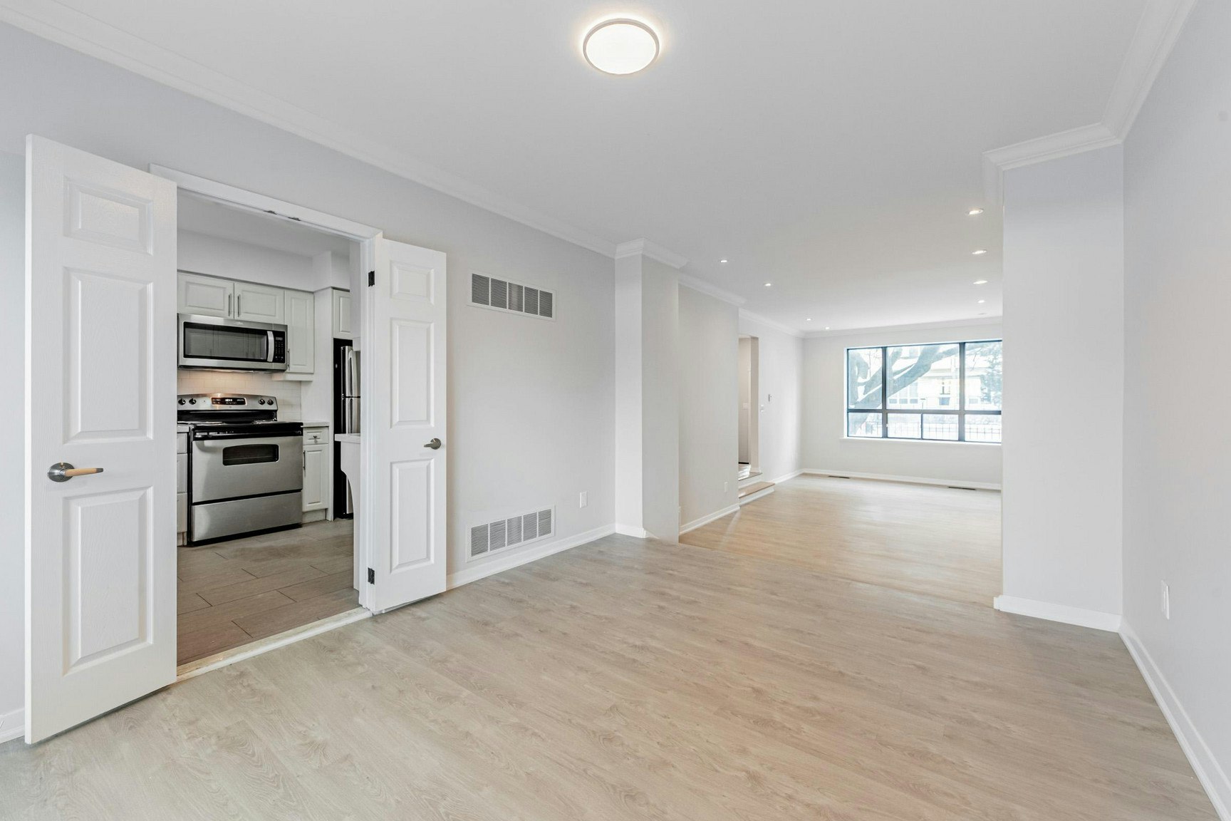 FEED-207 Davisville Avenue, Toronto, ON, M4S 1G8 - 3