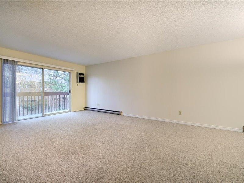 1-207-1314 Lawson Avenue, Kelowna, BC, V1Y 6V2 - 2