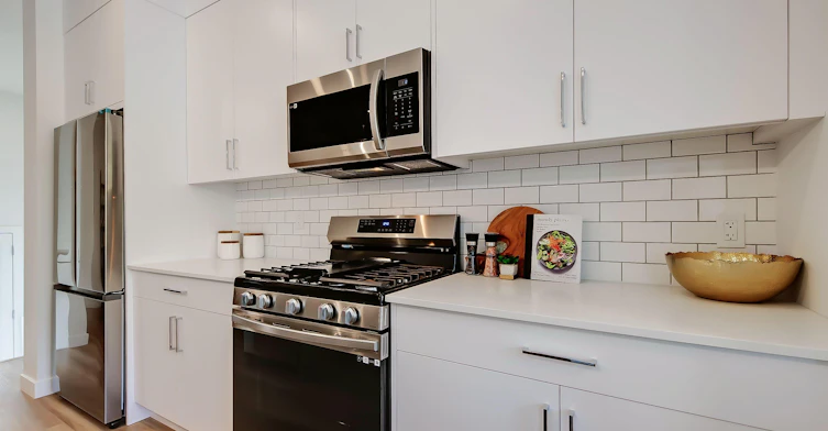 2049 43 Avenue SW, Calgary, AB, T2T 7A4 - 3