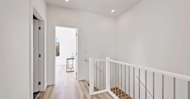 2049 43 Avenue SW, Calgary, AB, T2T 7A4 - 8
