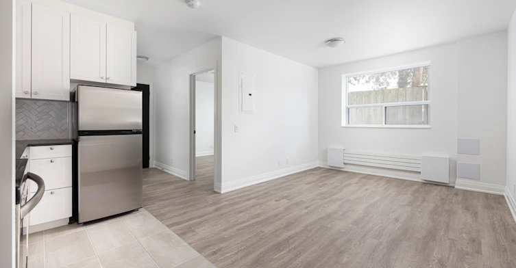 0310-2701 Eglinton Avenue W, Toronto, ON, M6M 1V2 - 3