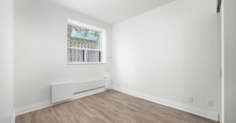 0310-2701 Eglinton Avenue W, Toronto, ON, M6M 1V2 - 8