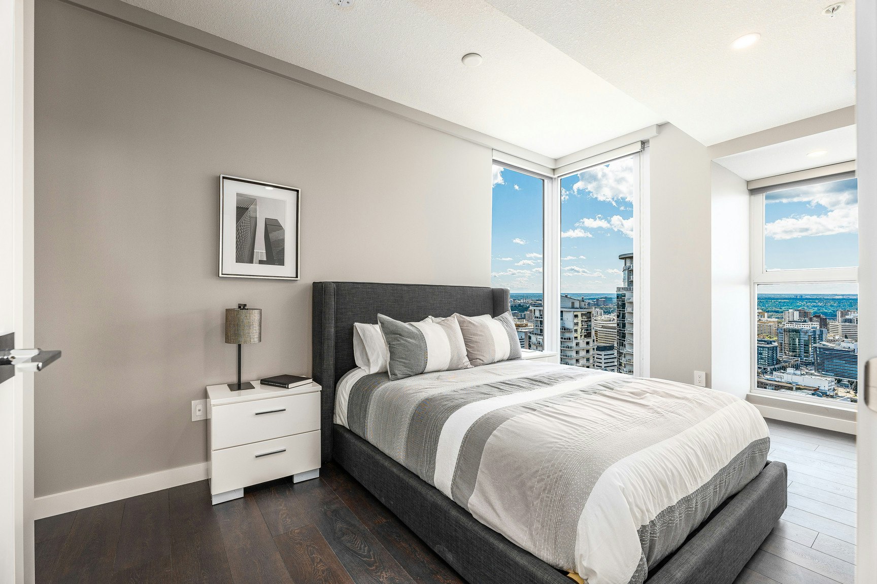 3704-10180 103 Street, Edmonton, AB, T5J 0L1 - 2