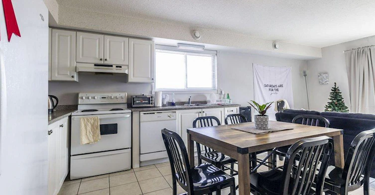 62 University Avenue E, Waterloo, ON, N2L 3H2