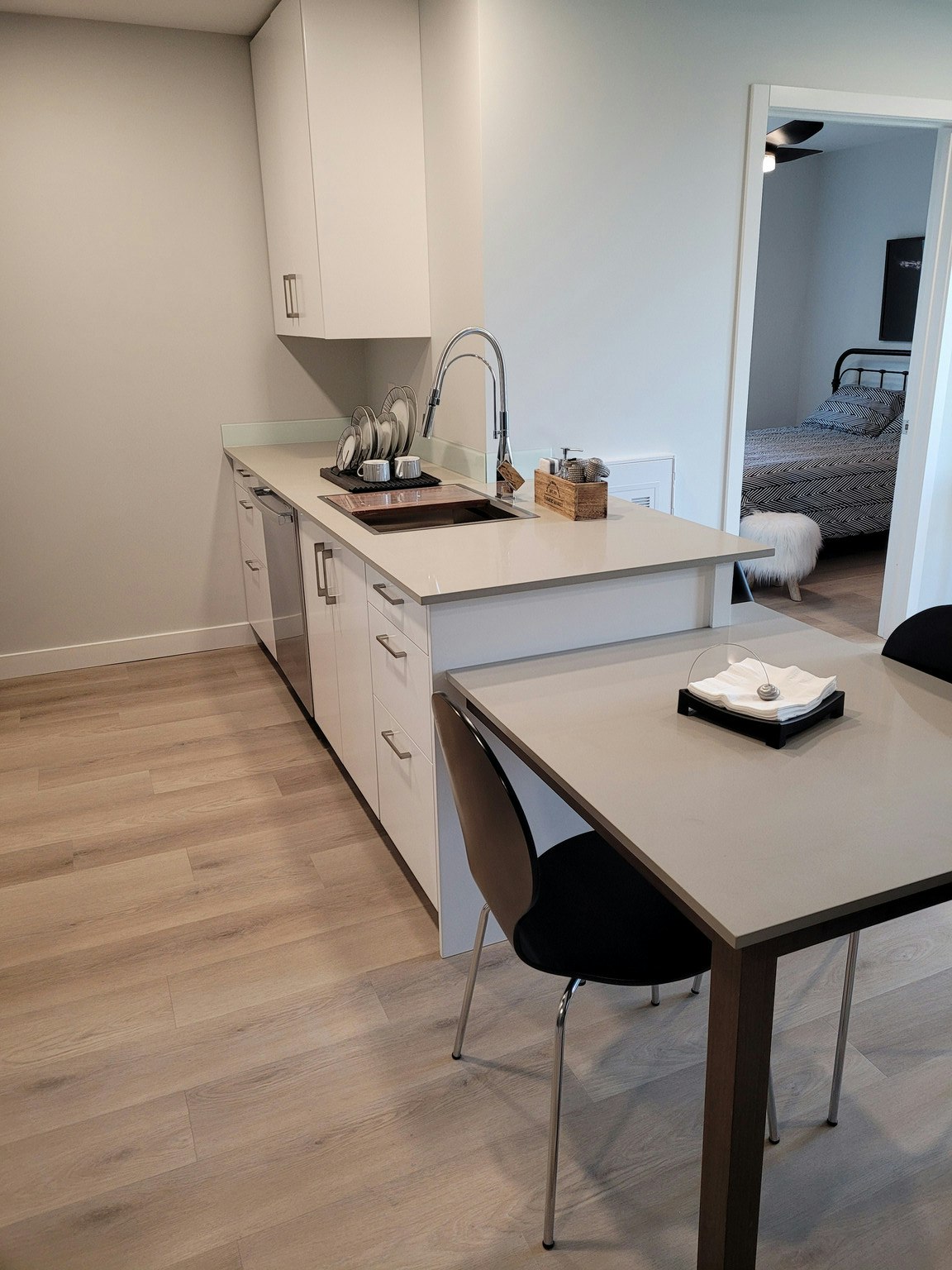 5709 2 Street Southwest, Calgary, AB, T2H 1K9 - 6
