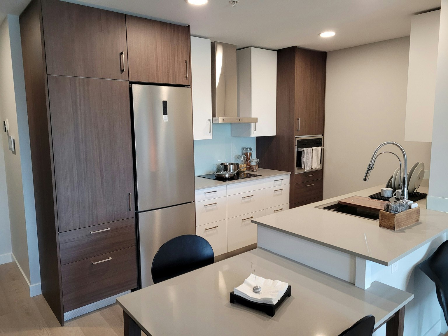 5709 2 Street Southwest, Calgary, AB, T2H 1K9 - 5