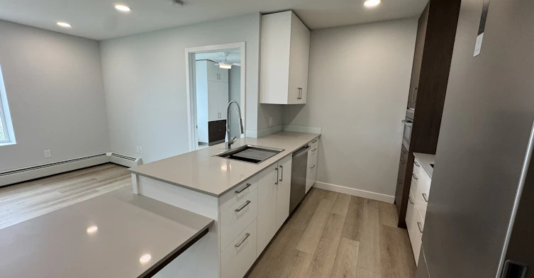 5709 2 Street Southwest, Calgary, AB, T2H 1K9 - 4