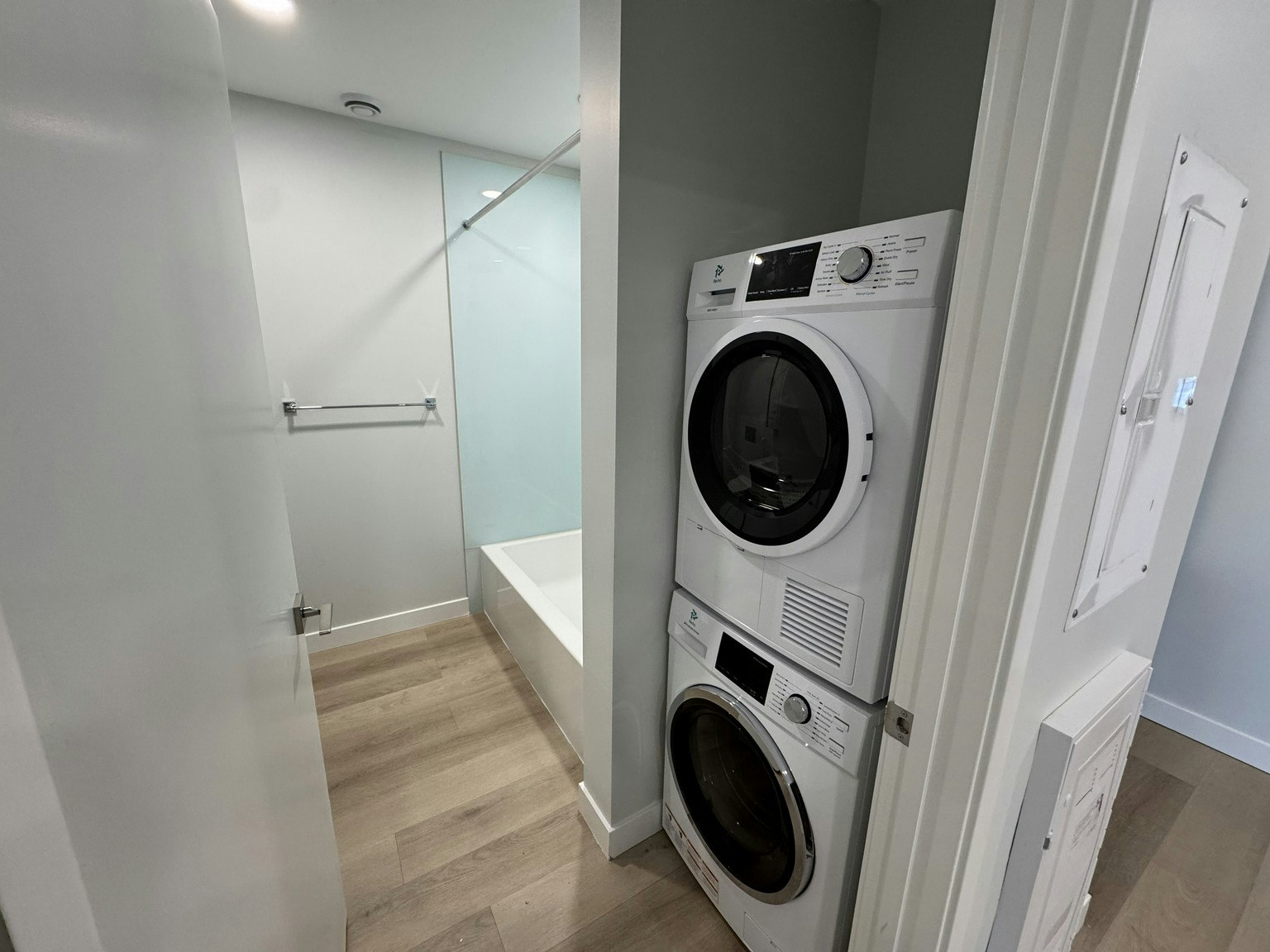 5709 2 Street Southwest, Calgary, AB, T2H 1K9 - 8