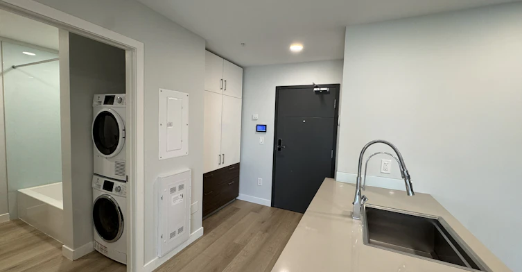 5709 2 Street Southwest, Calgary, AB, T2H 1K9 - 2
