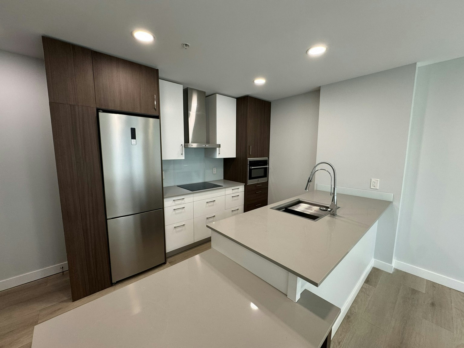 5709 2 Street Southwest, Calgary, AB, T2H 1K9 - 2