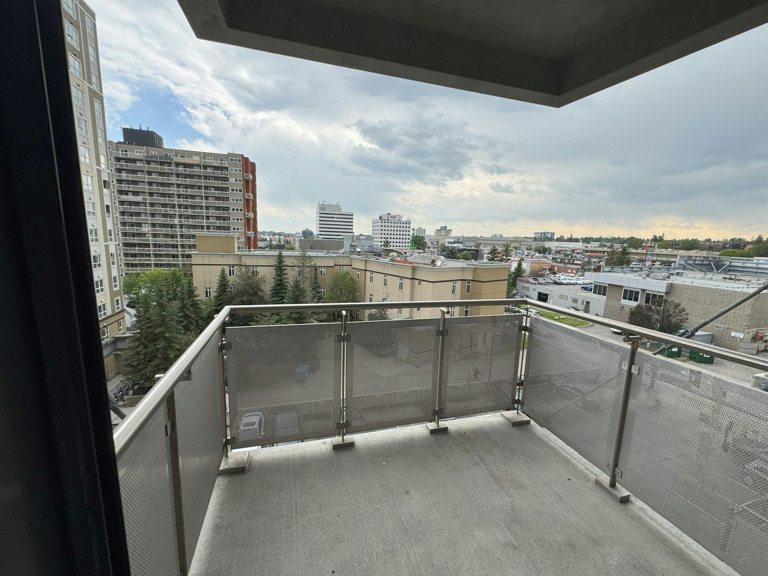 5656 3 Street Southwest, Calgary, AB, T2H 1H7 - 6