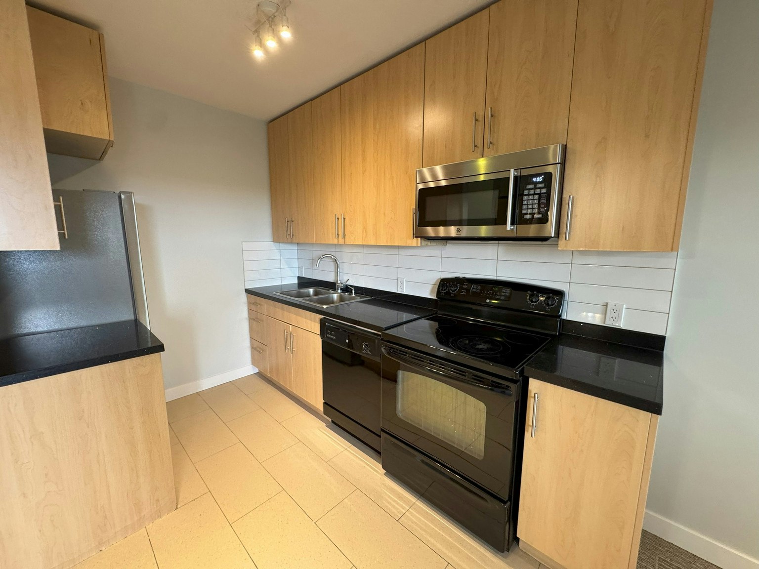 5656 3 Street Southwest, Calgary, AB, T2H 1H7 - 2