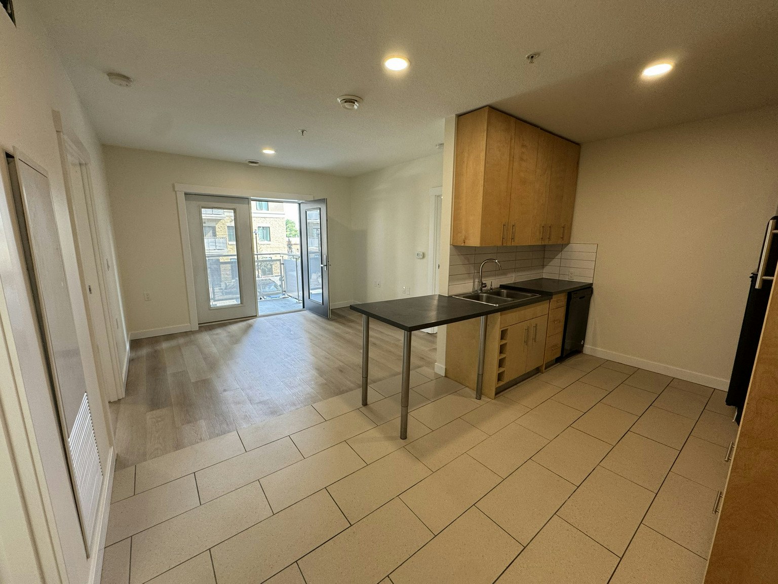 206-5656 3 Street Southwest, Calgary, AB, T2H 1H7