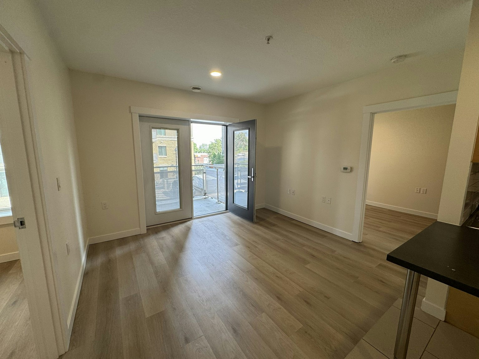 206-5656 3 Street Southwest, Calgary, AB, T2H 1H7 - 3