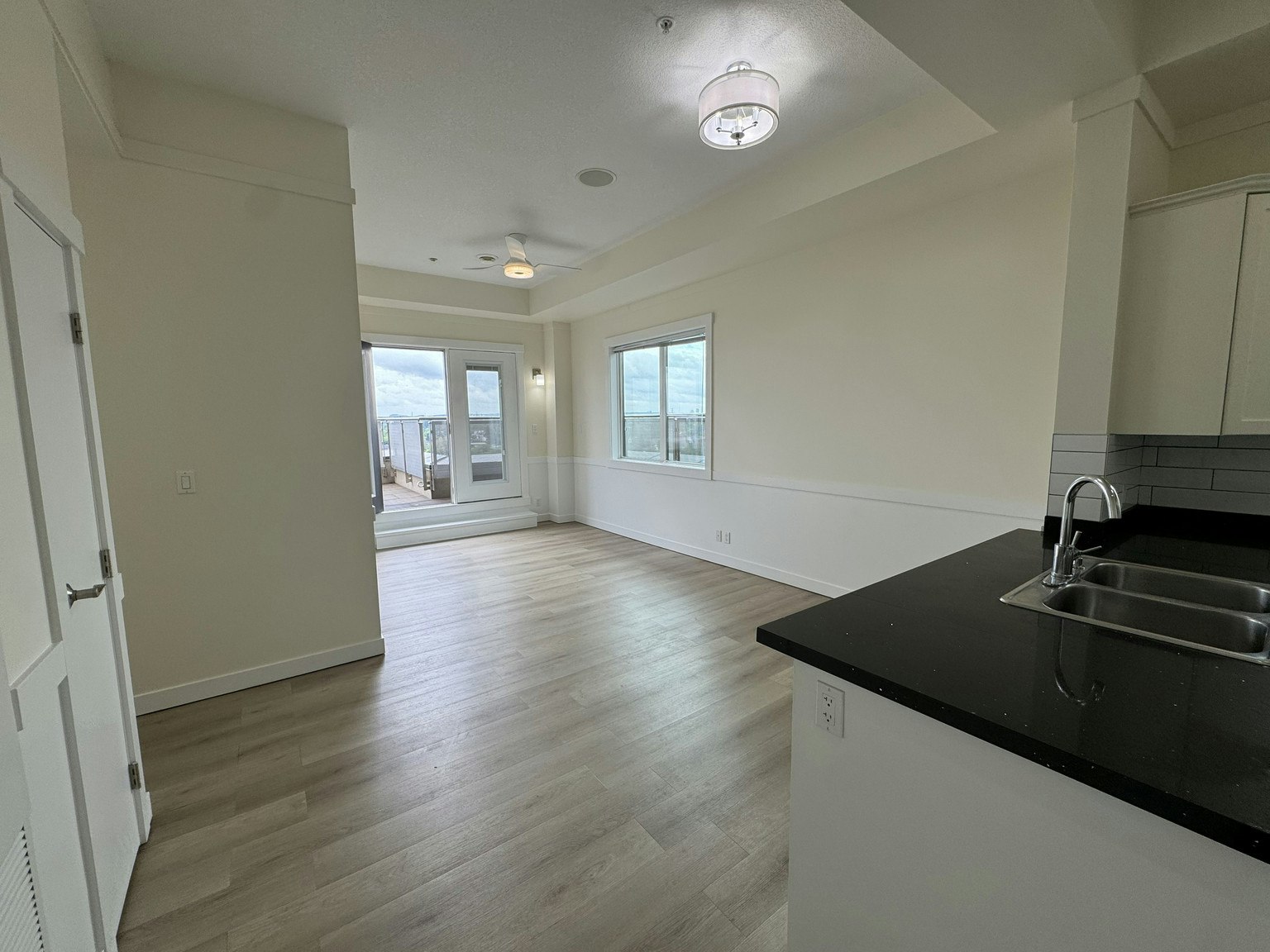 1302-5656 3 Street Southwest, Calgary, AB, T2H 1H7