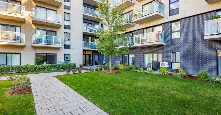 910-70 Des Laurentides Boulevard, Laval, QC, H7G 0A9 - 5