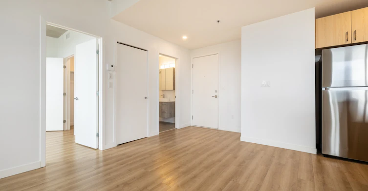 910-70 Des Laurentides Boulevard, Laval, QC, H7G 0A9 - 3