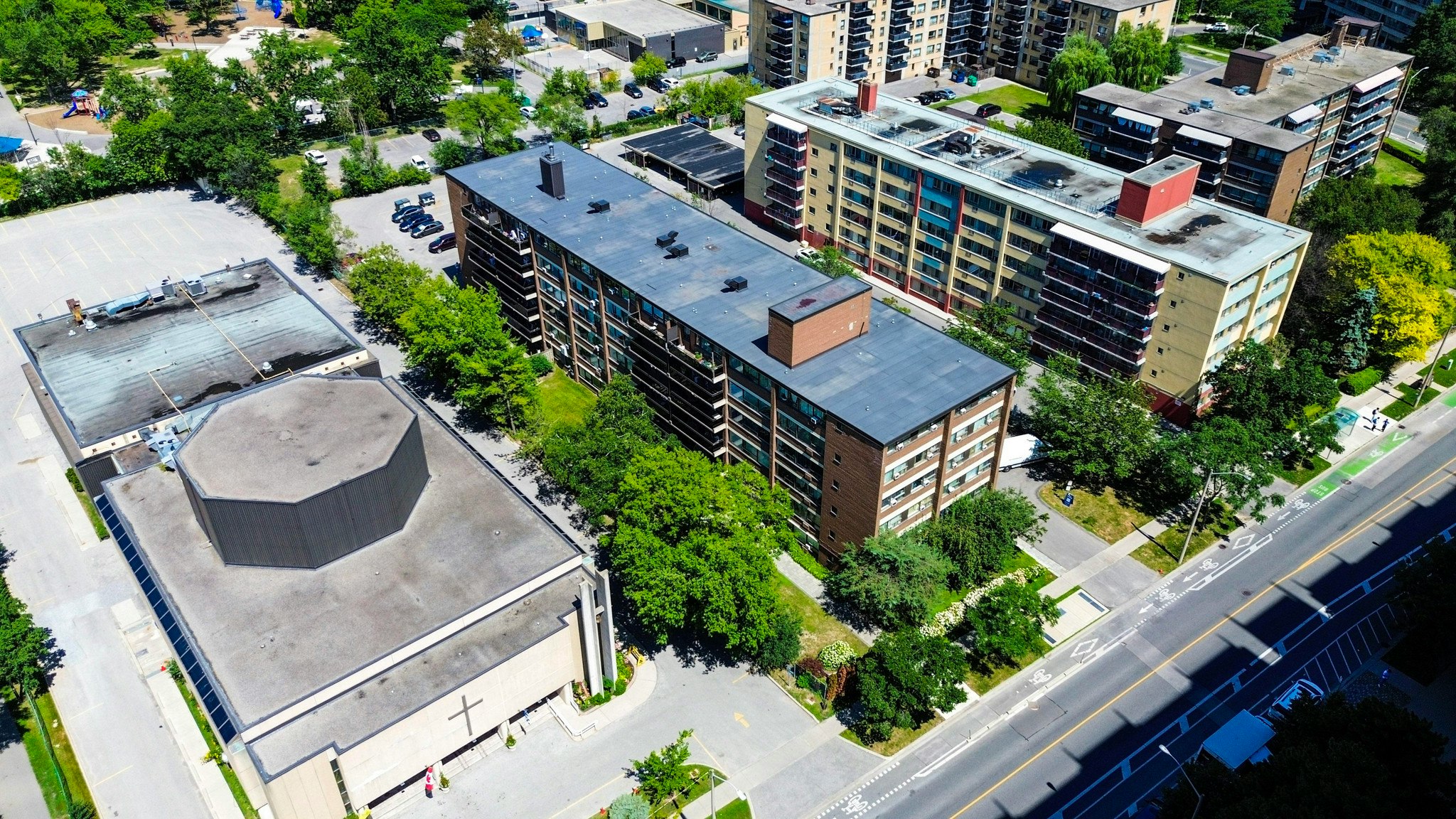 504-36 Thorncliffe Park Drive, Toronto, ON, M4H 1J8 - 3