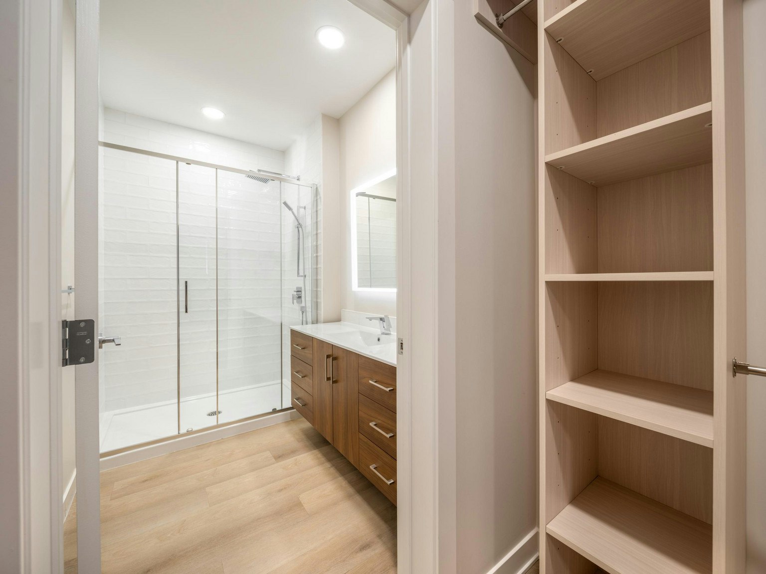 4030 University Avenue Northwest, Calgary, AB, T3B 6P5 - 5