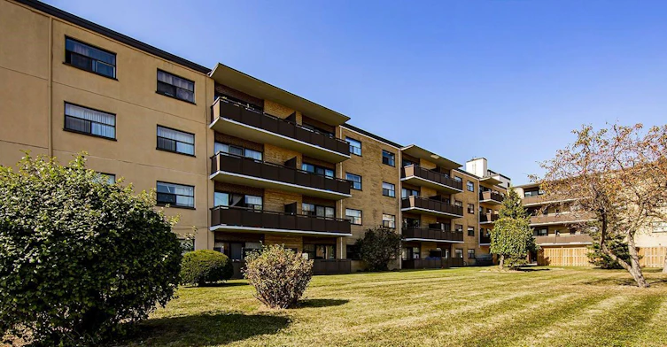 211-11 Eccleston Drive, Toronto, ON, M4A 1K2 - 2