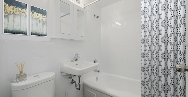 519-1 Deauville Lane, Toronto, ON, M3C 1Z7 - 5