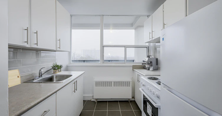 519-1 Deauville Lane, Toronto, ON, M3C 1Z7 - 3