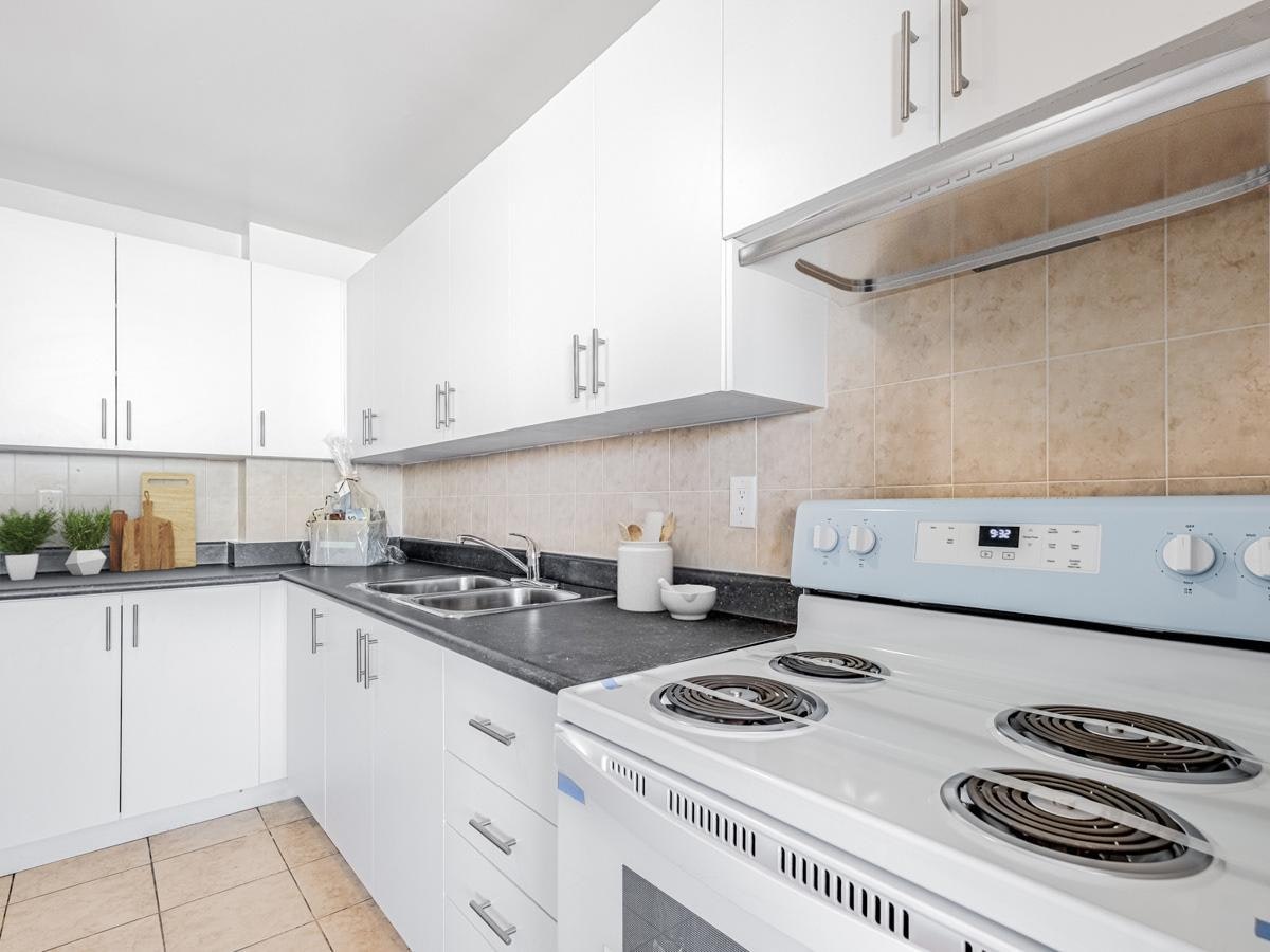 0909-5 Capri Road, Toronto, ON, M9B 6B5 - 3
