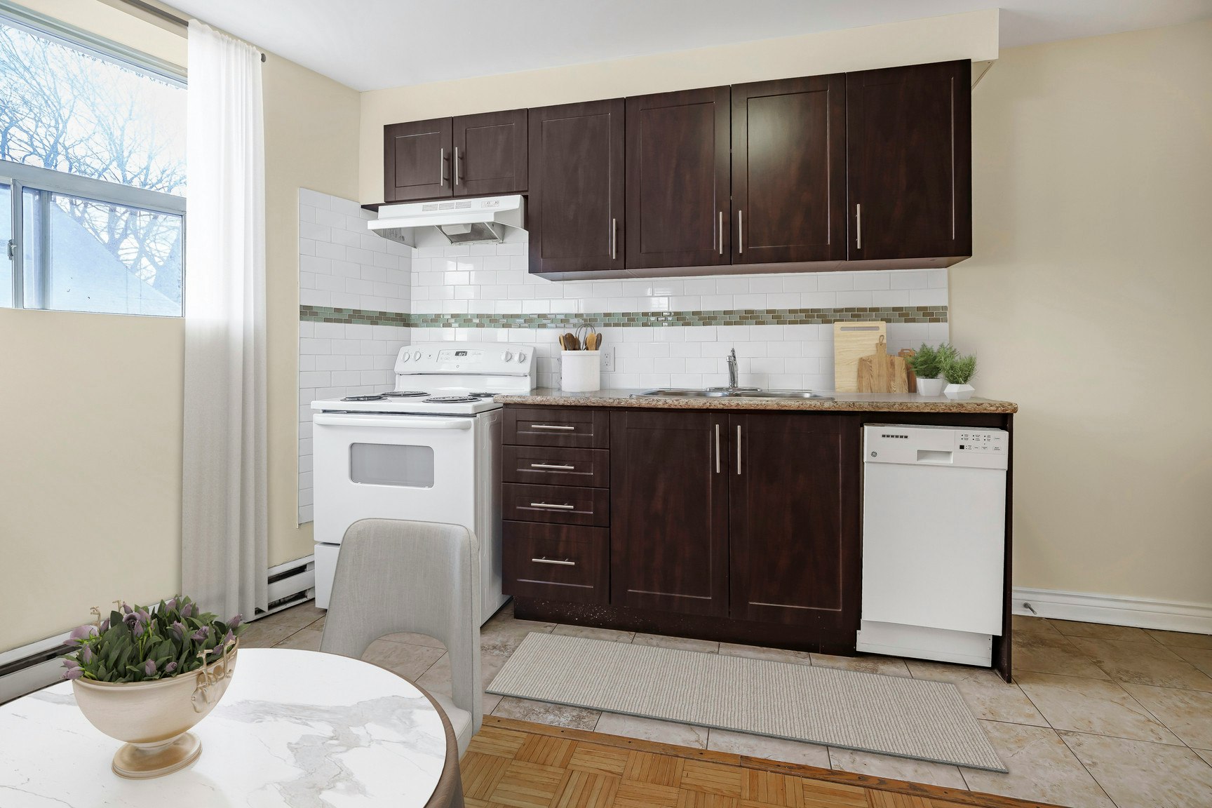 0008-2901 Dundas Street West, Toronto, ON, M6P 1Z1 - 3