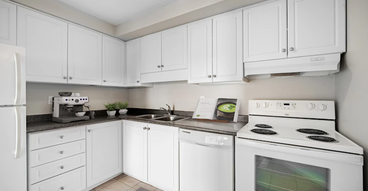 0204-110 Belmont Drive, London, ON, N6J 4W3 - 4