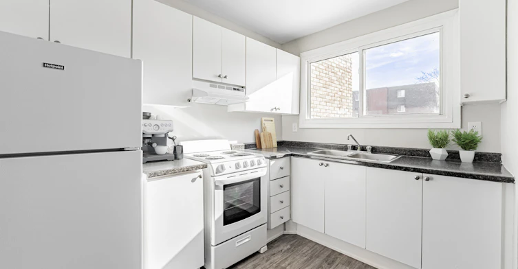 886-906 Wonderland Road South, London, ON, N6K 2V8 - 4