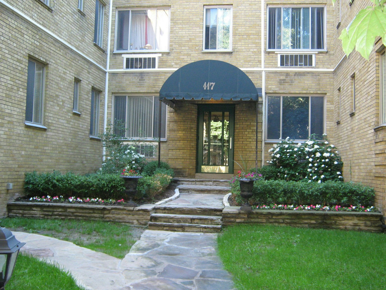 22-725 Eglinton Avenue W, Toronto, ON, M5N 1C7 - 3