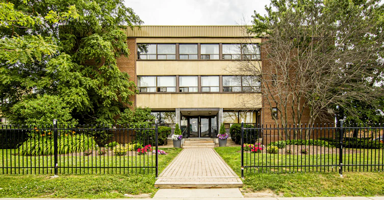 302-1525 Birchmount Road, Toronto, ON, M1P 2H3
