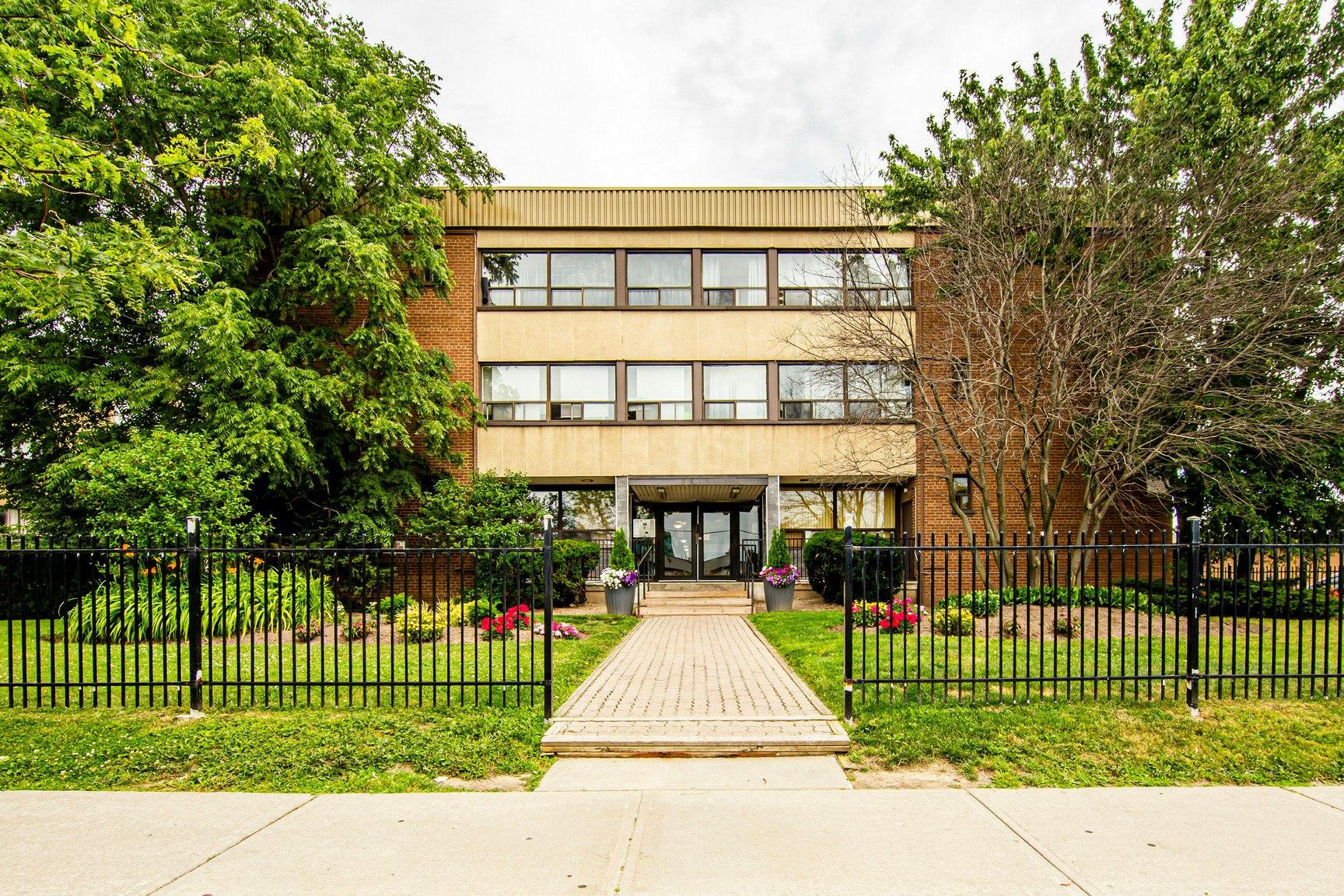 403-1525 Birchmount Road, Toronto, ON, M1P 2H3 - 2