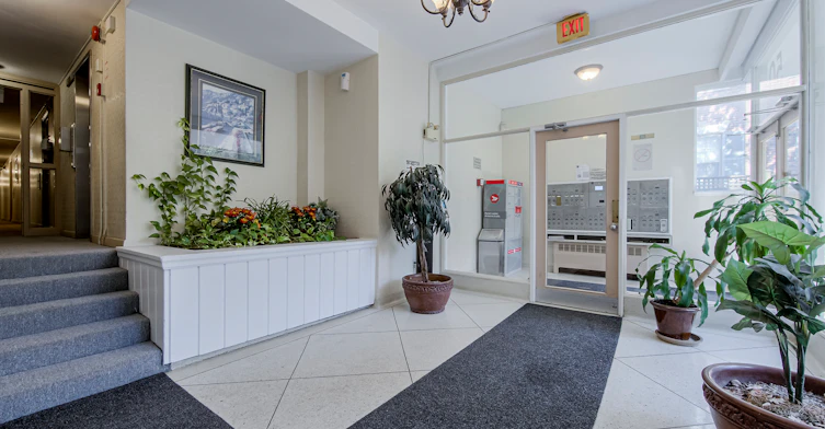 212-50 Walmer Road, Toronto, ON, M5R 2X4 - 9