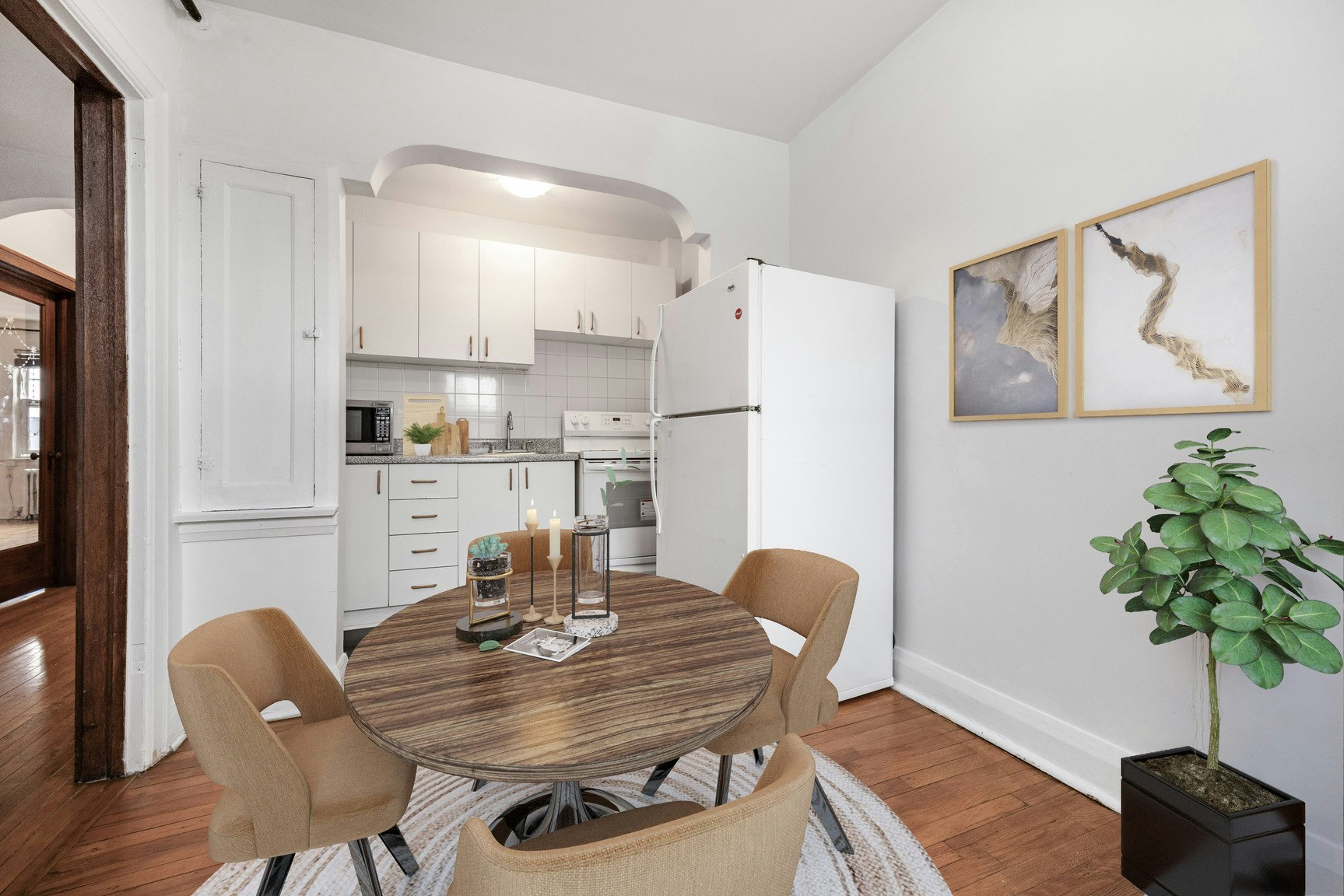 7-4 Connaught Circle, Toronto, ON, M6C 2S7 - 4