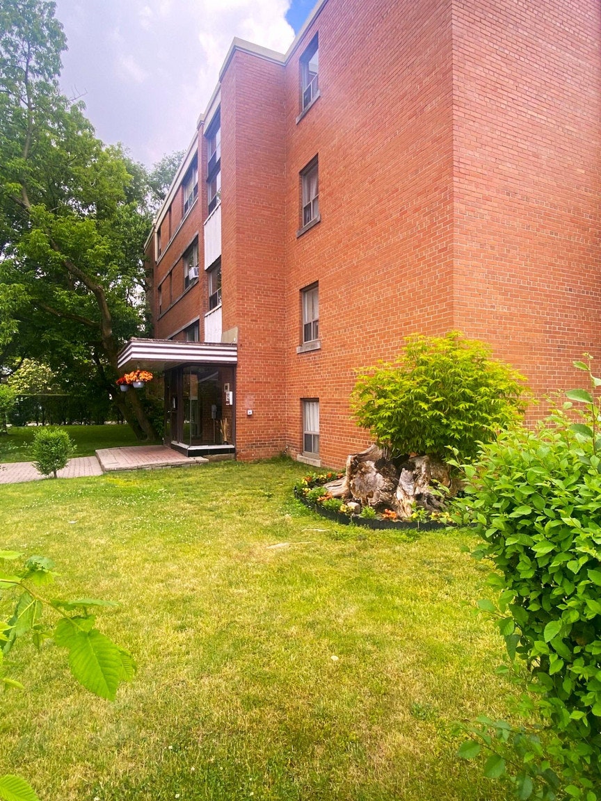 105-9 Elmsdale Road, Toronto, ON, M4J 3M3 - 7