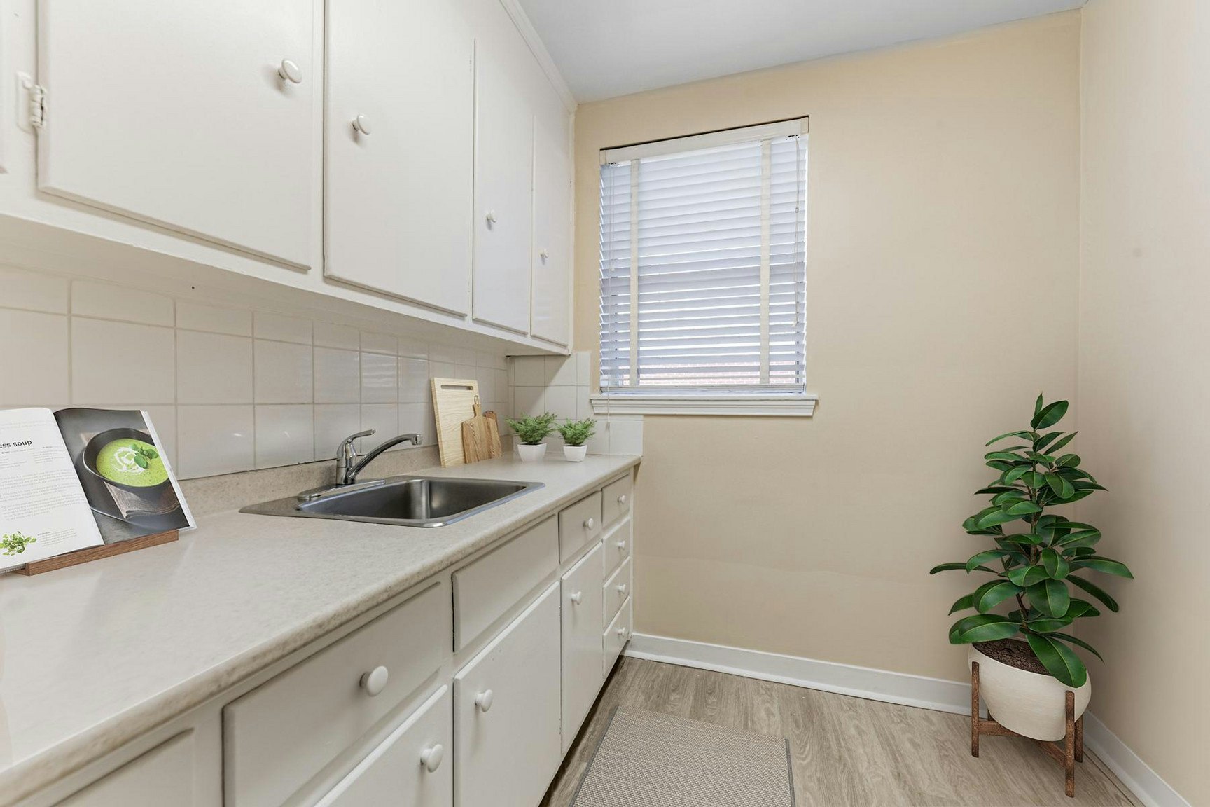 32-1-34 Saranac Boulevard, Toronto, ON, M6A 2G5 - 4