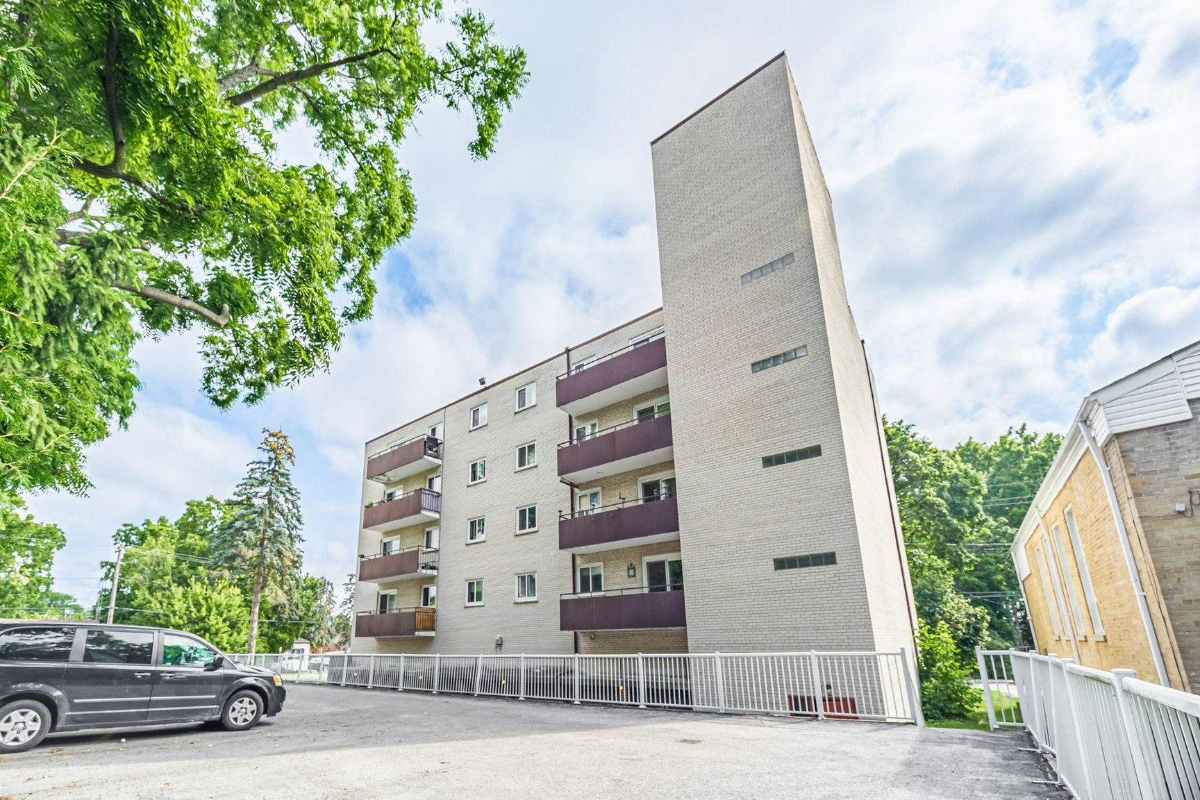74-140 Kent Street, Whitby, ON, L1N 4X9