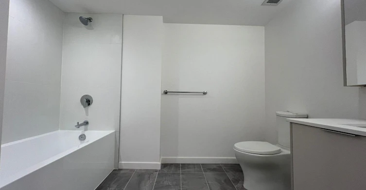 303-10333 133 Street, Surrey, BC, V3T 0V1 - 10