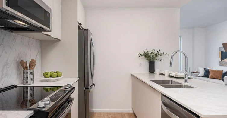 6993 Decarie, Montréal, QC, H3W 0B5 - 3