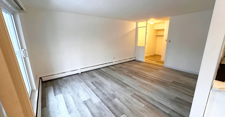 2929 Unwin Road NW, Calgary, AB, T2N 4C8 - 4