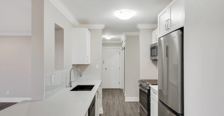 306-1555 Jubilee Avenue, Victoria, BC, V8R 4N4 - 2