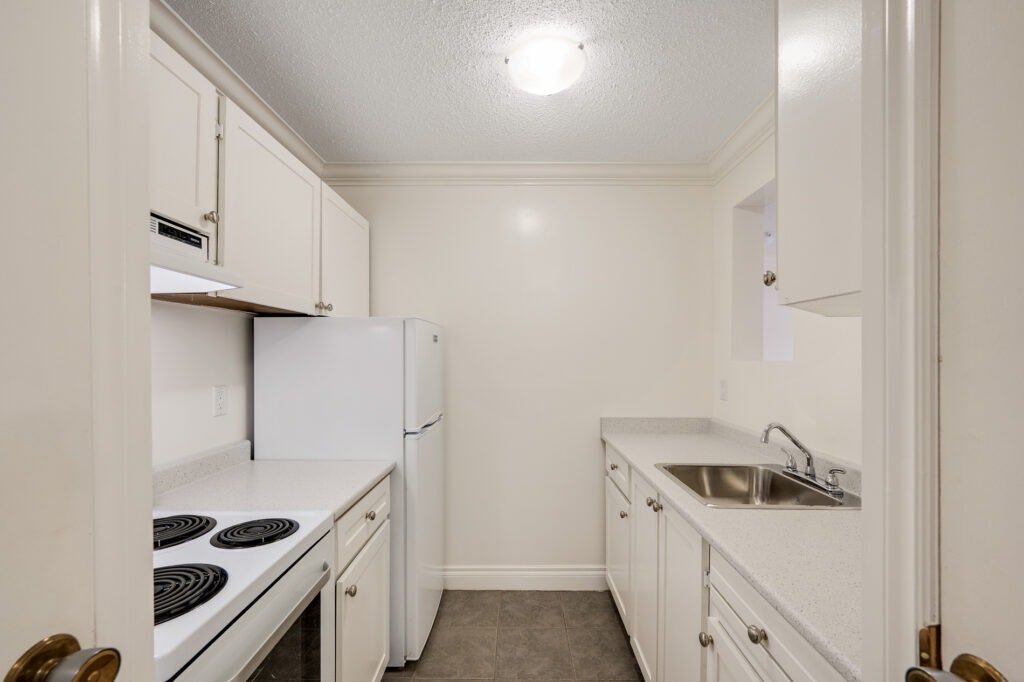 202-1555 Jubilee Avenue, Victoria, BC, V8R 4N4 - 4