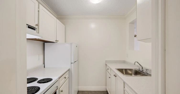 202-1555 Jubilee Avenue, Victoria, BC, V8R 4N4 - 4