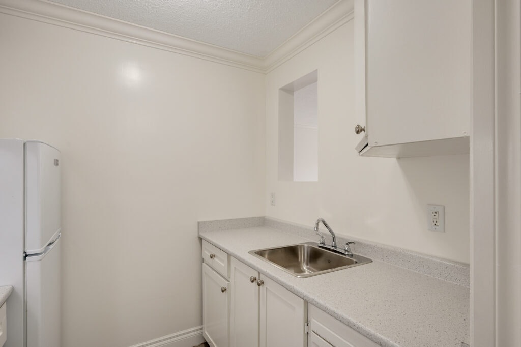 202-1555 Jubilee Avenue, Victoria, BC, V8R 4N4 - 5